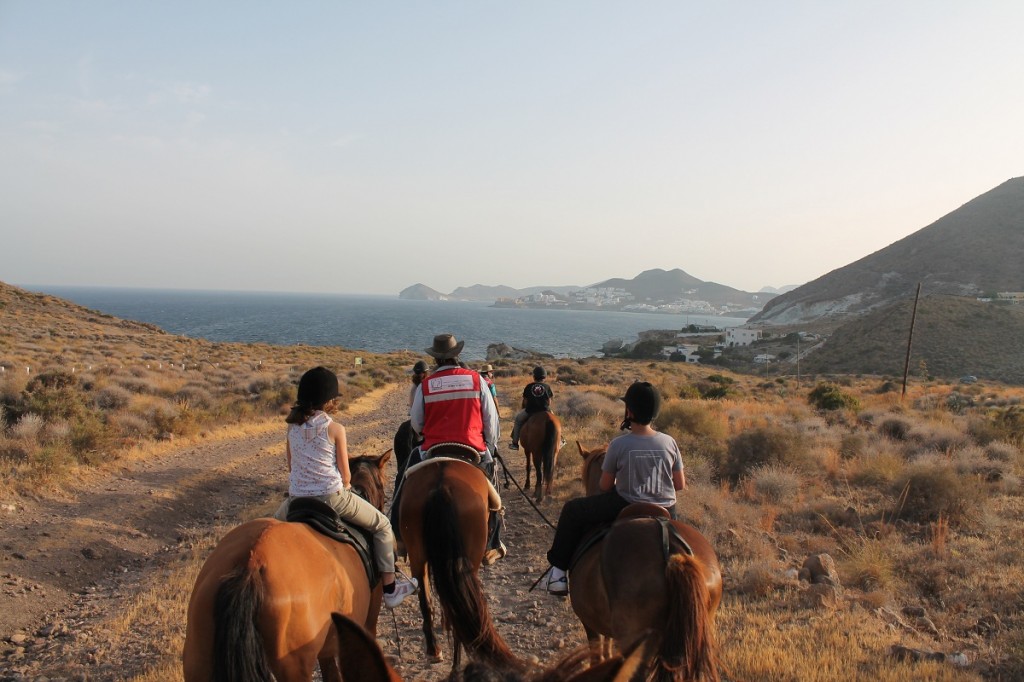 Cabo Gata garden viajacontuhijo - singles con hijos - singles con niños