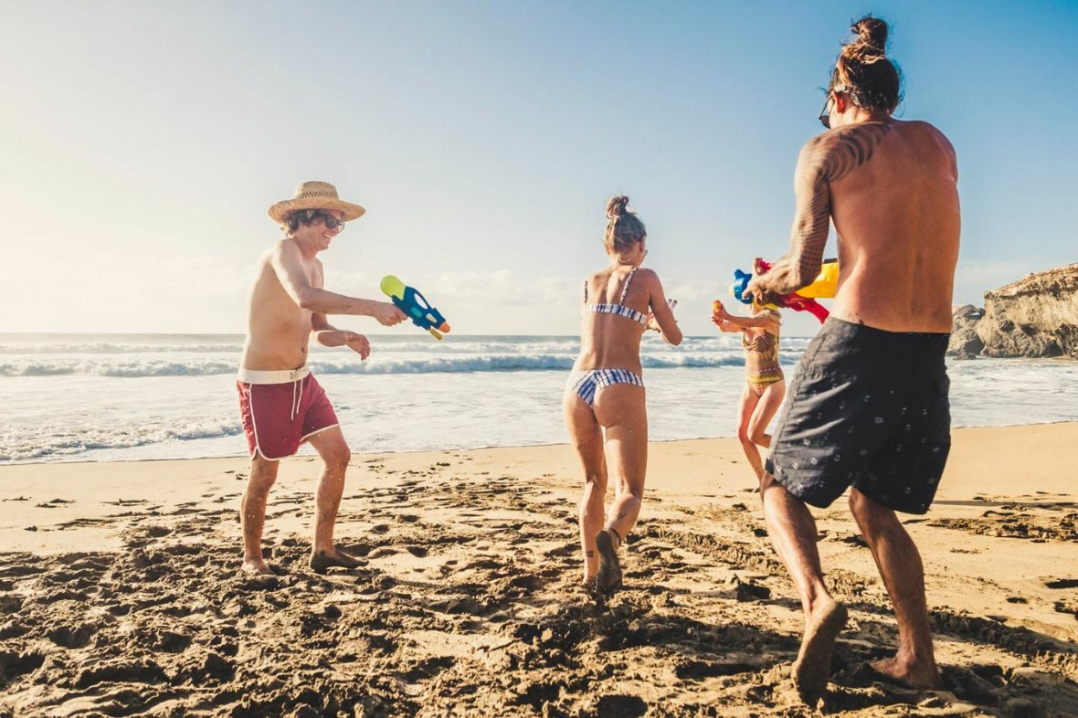 Momentos emocionantes en Terra Mítica, el parque temático de la Costa Blanca. ¡Un día lleno de adrenalina y diversión para adolescentes con Viajacontuhijo!
