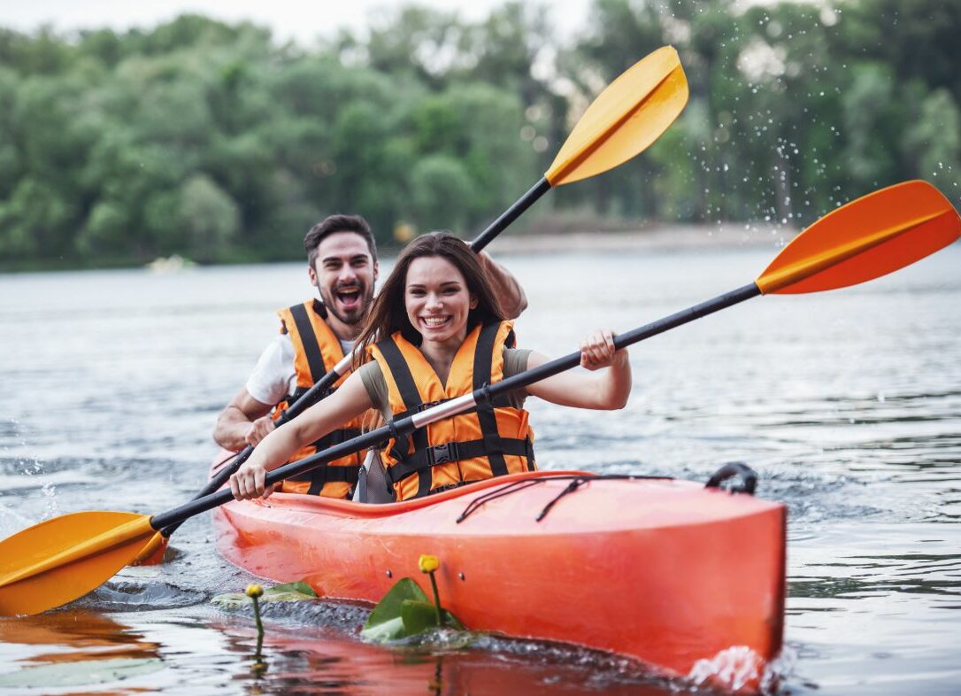 Exploración en kayak y bigsup en la costa mediterránea. Vive experiencias únicas con Viajacontuhijo en nuestro exclusivo programa para adolescentes